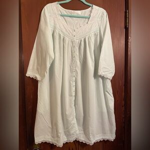 Eileen West pale green eyelet trimmed knee length gown cotton